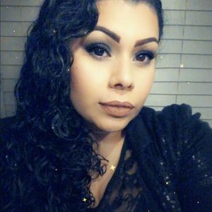 Meet your Posher, Dennice